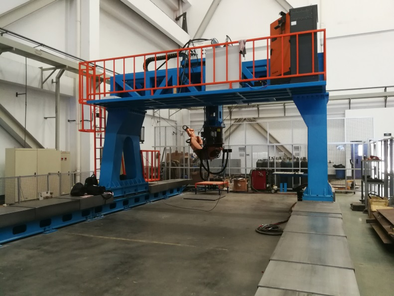 裝甲車(chē)側(cè)甲板機(jī)器人焊接系統(tǒng)